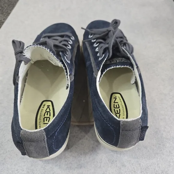 🐢 Keen Herren Men's size 9 Blue Suede Shoes