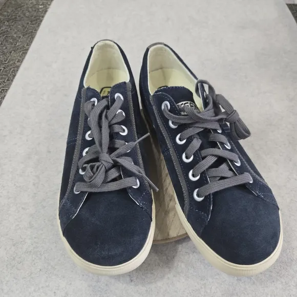 🐢 Keen Herren Men's size 9 Blue Suede Shoes