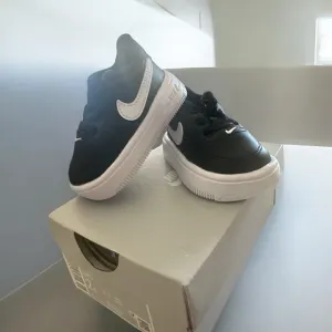 🆕 Kids Toddler Nike Air Force 1 '18 Casual Shoes Black/White 905220 002 Size 2C