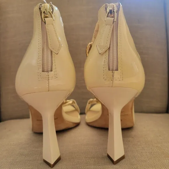 Antonio Melani Carolitta Gold Ankle Chain Cream Patent Leather Strap Heels✨️9.5