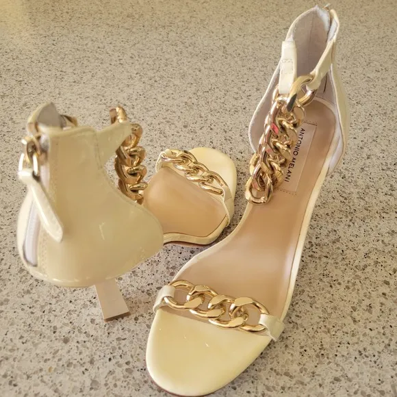 Antonio Melani Carolitta Gold Ankle Chain Cream Patent Leather Strap Heels✨️9.5