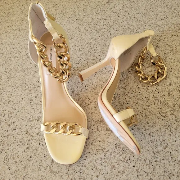 Antonio Melani Carolitta Gold Ankle Chain Cream Patent Leather Strap Heels✨️9.5
