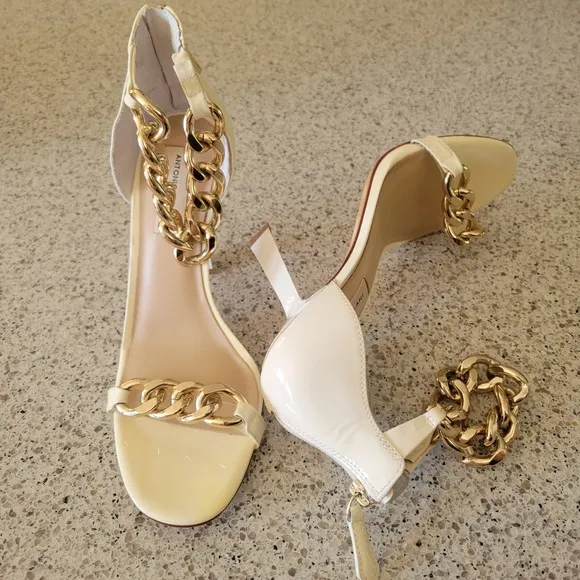 Antonio Melani Carolitta Gold Ankle Chain Cream Patent Leather Strap Heels✨️9.5