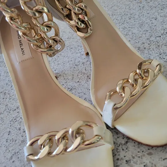 Antonio Melani Carolitta Gold Ankle Chain Cream Patent Leather Strap Heels✨️9.5