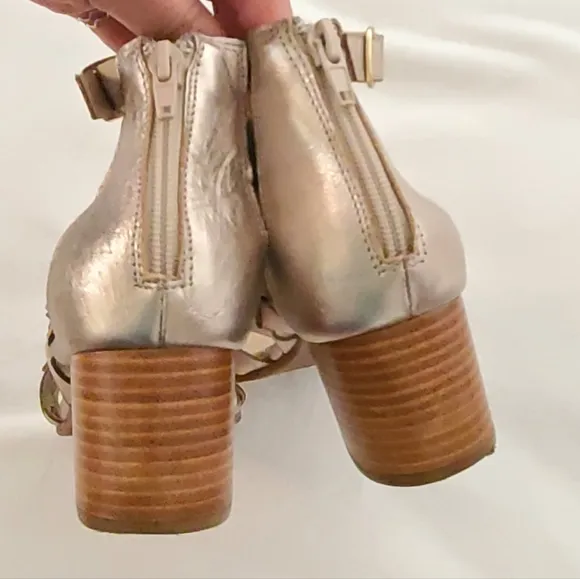 BELLA Vita Strappy Ankle strap gold leather with buckles size 7.5