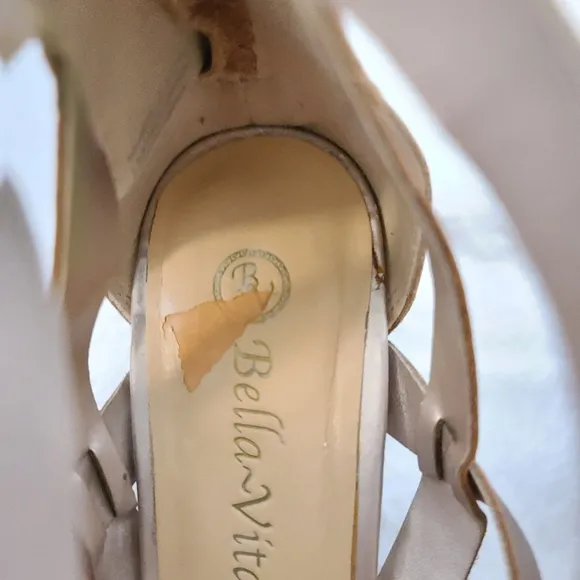 BELLA Vita Strappy Ankle strap gold leather with buckles size 7.5