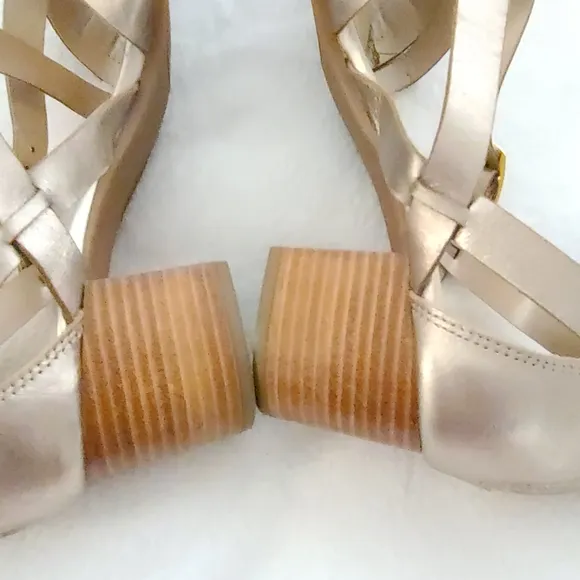 BELLA Vita Strappy Ankle strap gold leather with buckles size 7.5