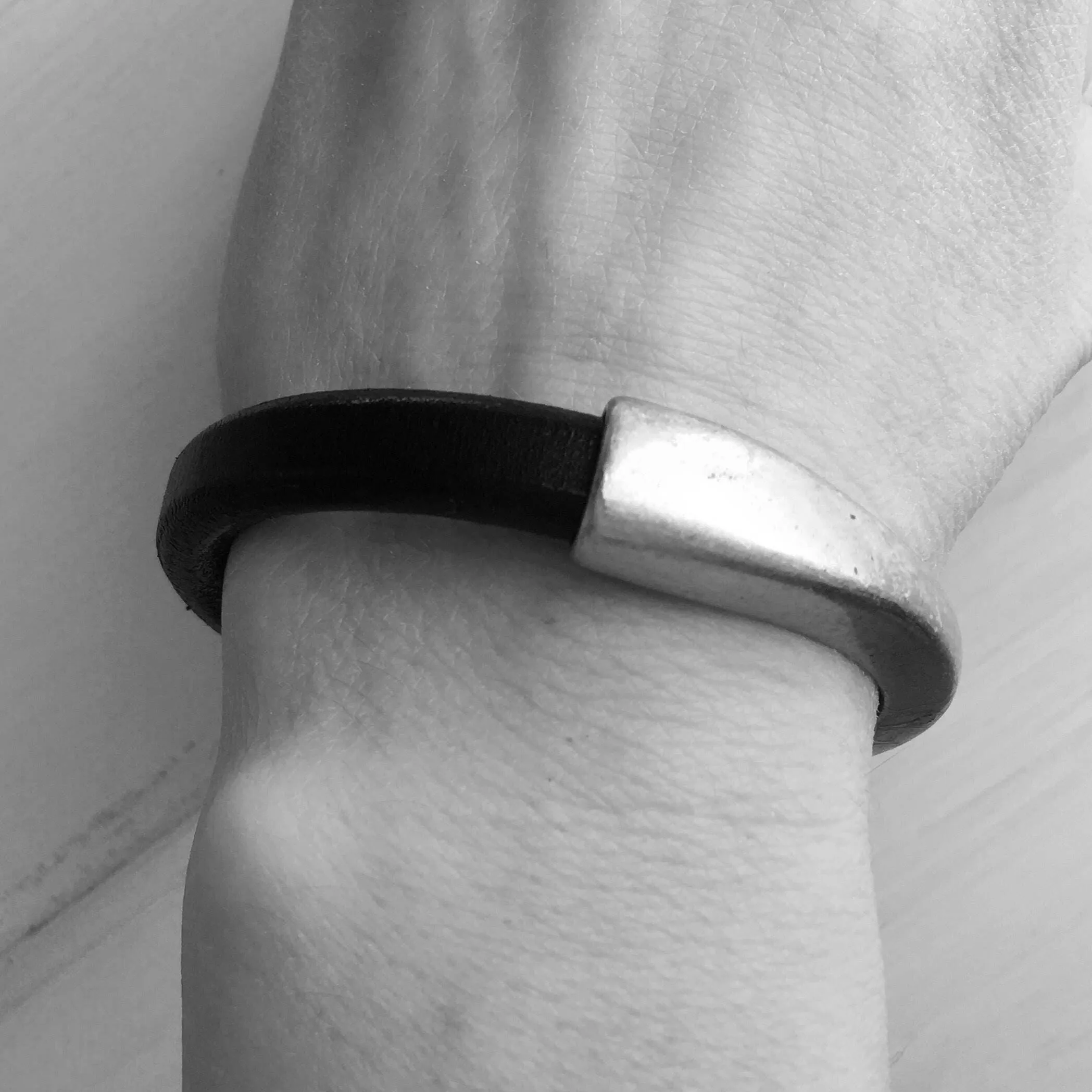 Black & Silver - Large Width - Magnetic Cuff - WHSL