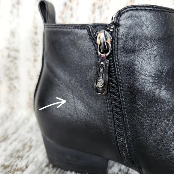 Blondo &quot;Lila&quot; Waterproof Black Leather Ankle Bootie Side Zip | Women's Size 8