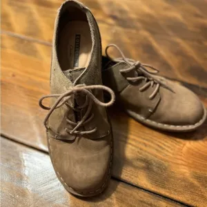 Clarks Women's 8 Tamitha Suede Lace Up Oxford Brown