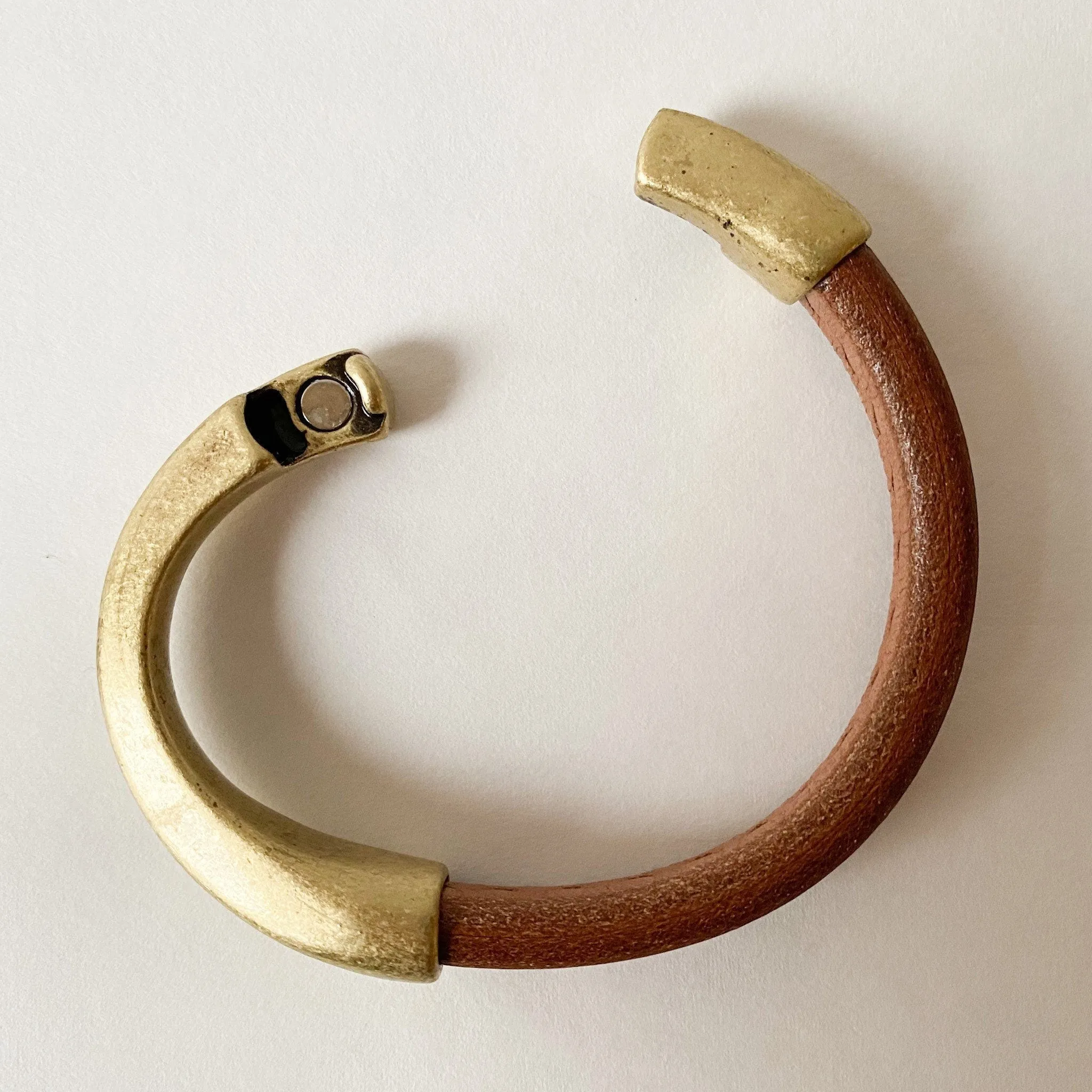 Cognac & Antique Brass - Large Width - Magnetic Cuff - WHSL