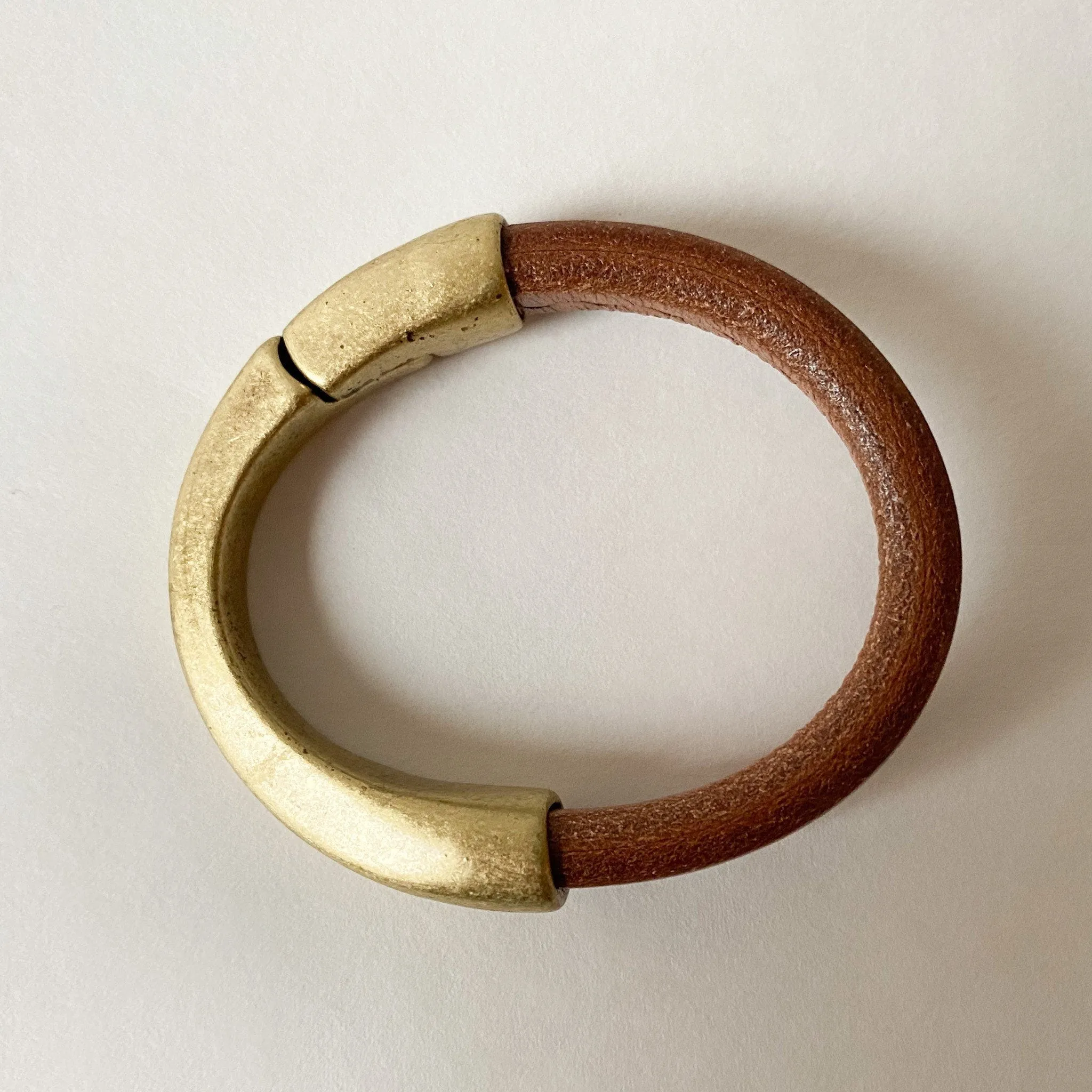 Cognac & Antique Brass - Large Width - Magnetic Cuff - WHSL