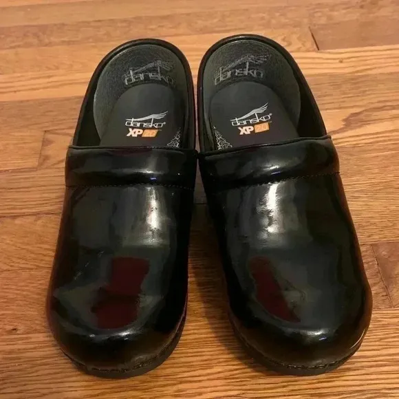 Dansko Black Patent Leather Women’s clog XP 2.0 size 37
