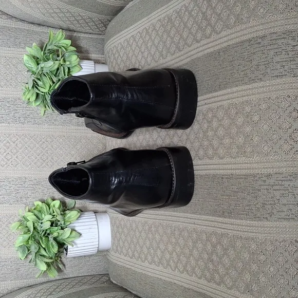 Debut Leather Ankle side zipper Boot