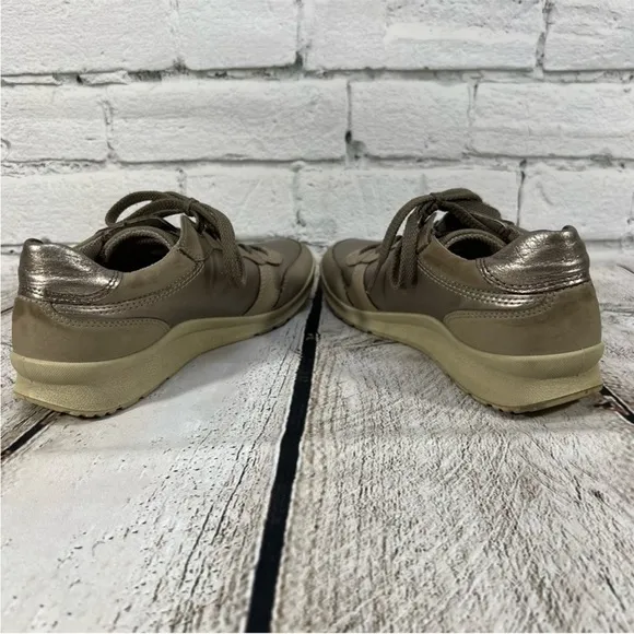 ECCO Women's Mobile III Premium Lace Up Leather Sneaker Size 6.5