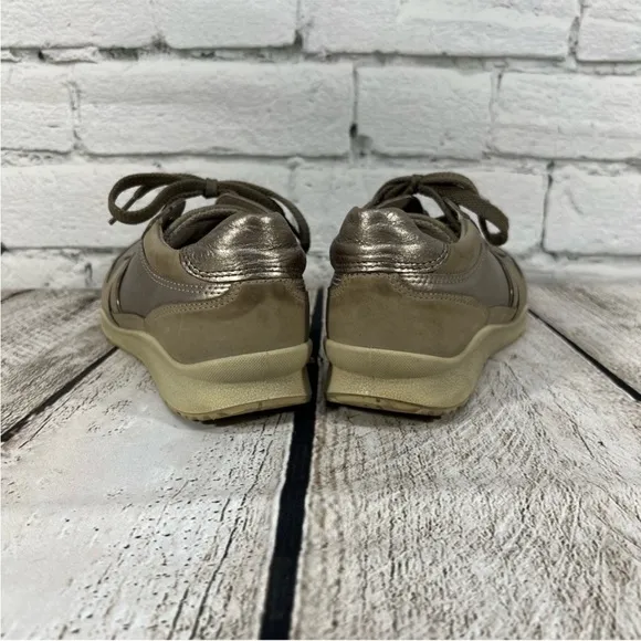 ECCO Women's Mobile III Premium Lace Up Leather Sneaker Size 6.5