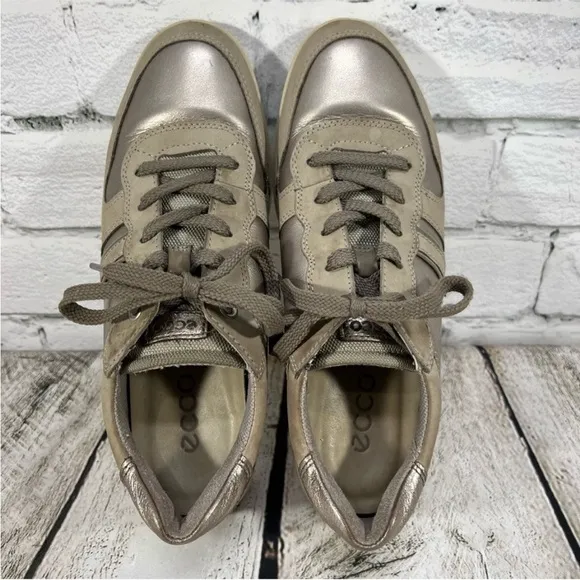 ECCO Women's Mobile III Premium Lace Up Leather Sneaker Size 6.5