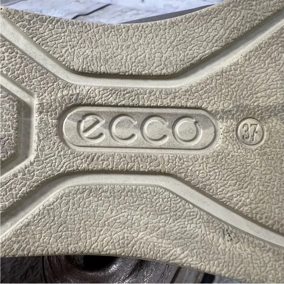 ECCO Women's Mobile III Premium Lace Up Leather Sneaker Size 6.5