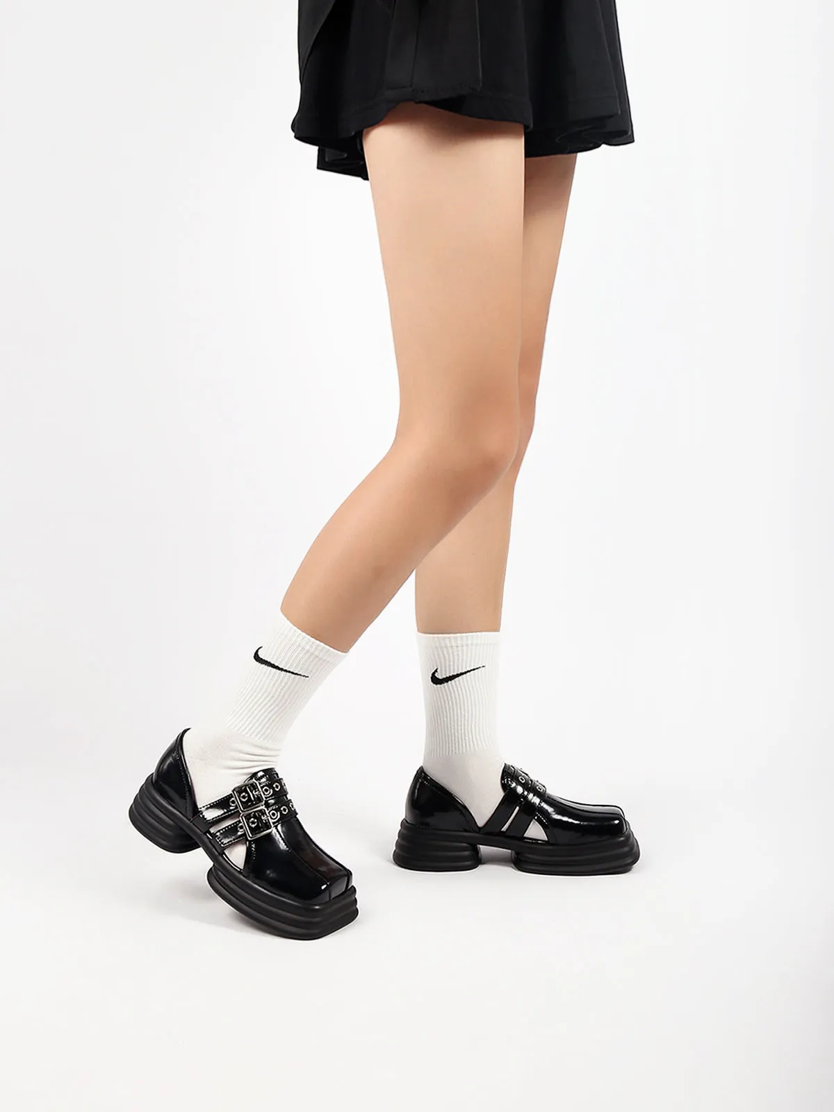 Glossy Leather Cut-Out Loafer Black