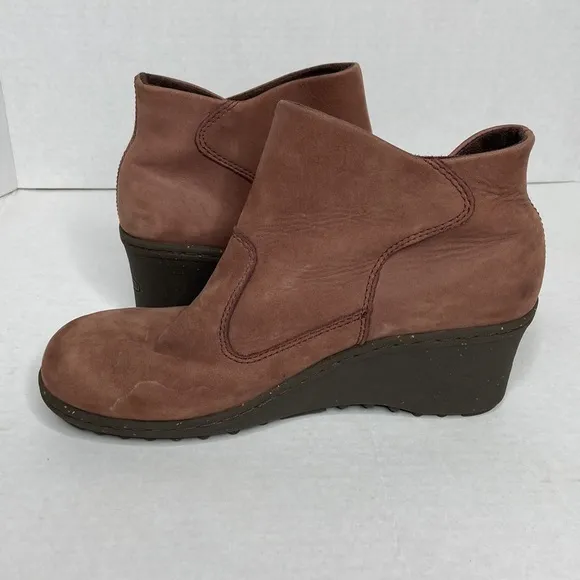 Keen Akita Brown Leather Wedge Heel Ankle Booties with Snap Closure