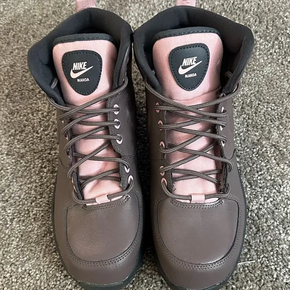 New Nike Manoa LTR (GS) Big Kids' Shoes Violet Ore-Dark Smoke Grey/Pink