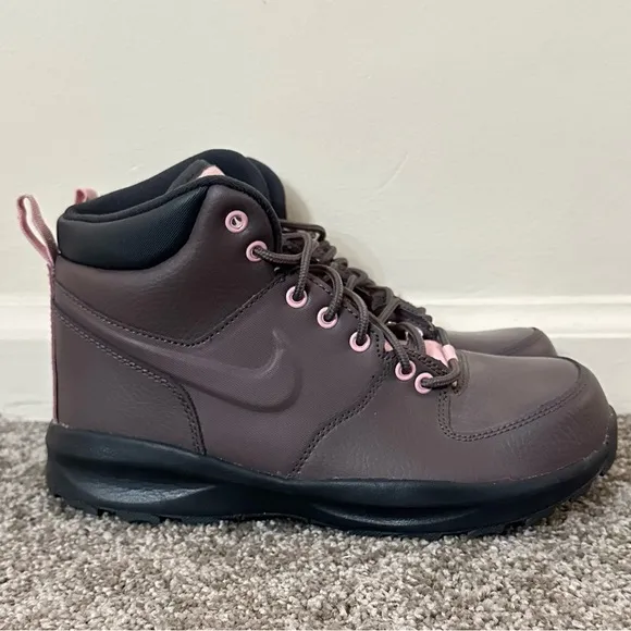 New Nike Manoa LTR (GS) Big Kids' Shoes Violet Ore-Dark Smoke Grey/Pink