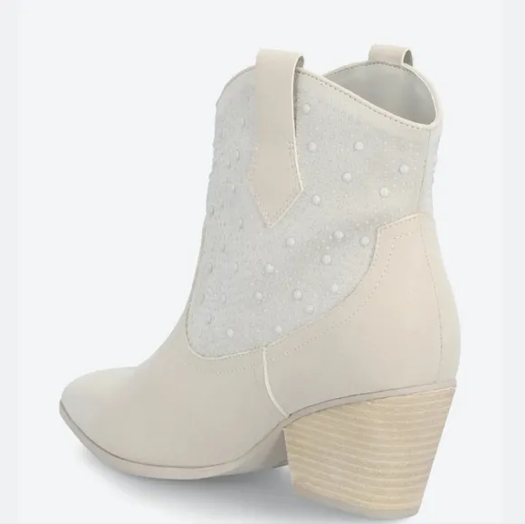 ❤️NWT MIA Pearl Ankle Studded Boots Stitch fix