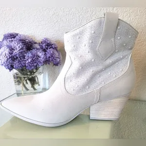 ❤️NWT MIA Pearl Ankle Studded Boots Stitch fix