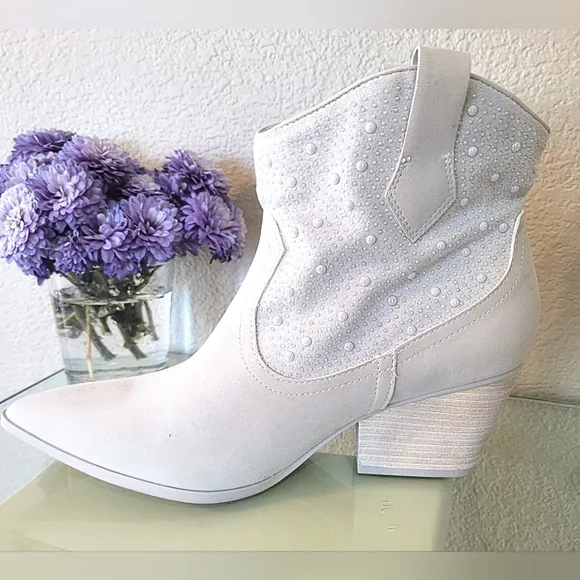 ❤️NWT MIA Pearl Ankle Studded Boots Stitch fix