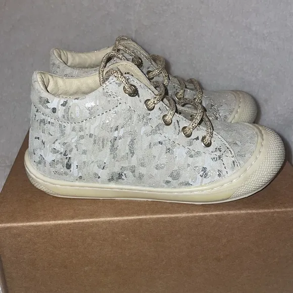 NWT NATURINO COCOON Suede First Steps Shoes in Beige
