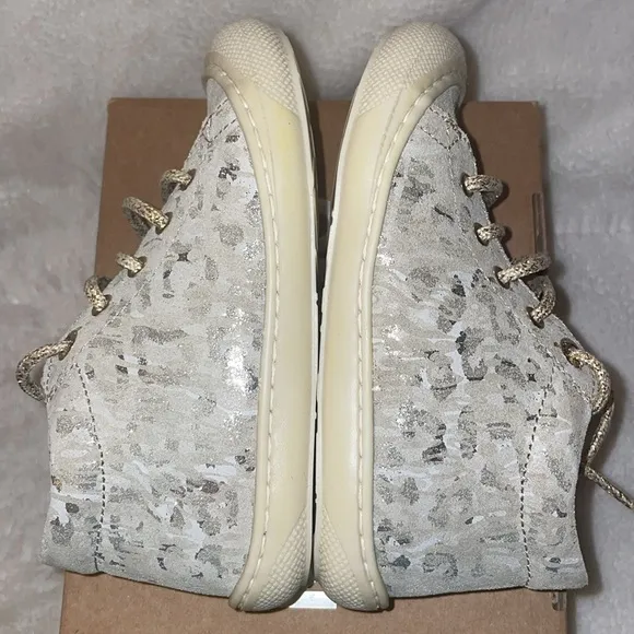 NWT NATURINO COCOON Suede First Steps Shoes in Beige