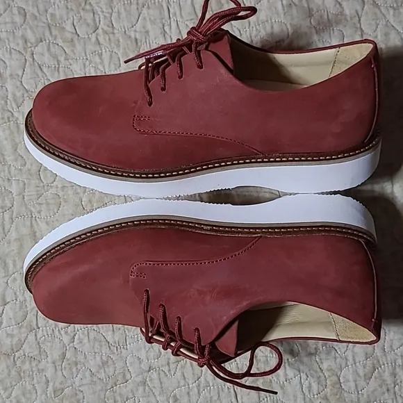NWT Samuel Hubbard Free Rust Nubuck  Comfort Shoe's Vibram Sole Size 7 Women's