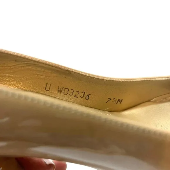 Stuart Weitzman  Beige Patent Leather  Platform pump size 7.5