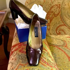 Stuart Weitzman gorgeous pump/heel. Fabulous Chianti color. Beautiful heel. Sz 8