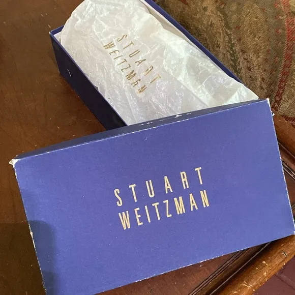 Stuart Weitzman gorgeous pump/heel. Fabulous Chianti color. Beautiful heel. Sz 8