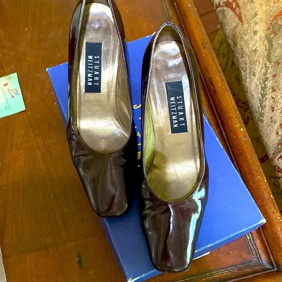 Stuart Weitzman gorgeous pump/heel. Fabulous Chianti color. Beautiful heel. Sz 8