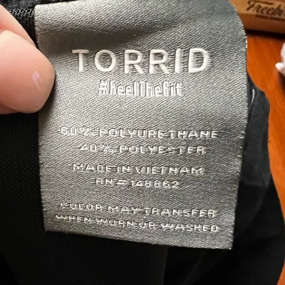 Torrid Perfect Skinny Faux Leather Mid Rise Pant 18R