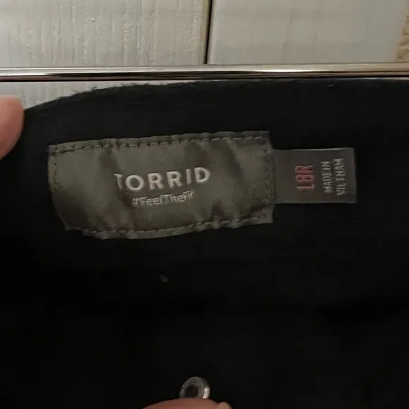 Torrid Perfect Skinny Faux Leather Mid Rise Pant 18R