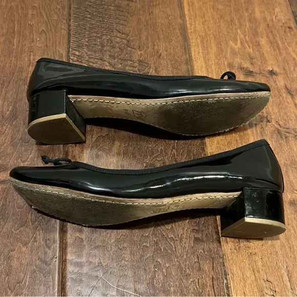 Tory Burch Black Patent Leather Shoes.