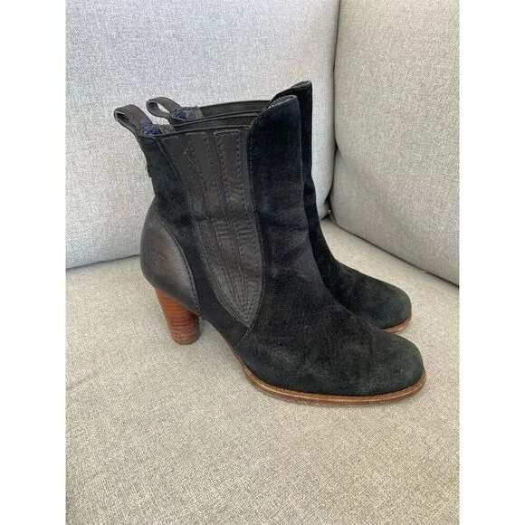 UGG Women's Black Ankle Booties Size 8 Suede Leather Casual Pull-On
