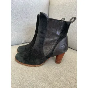 UGG Women's Black Ankle Booties Size 8 Suede Leather Casual Pull-On