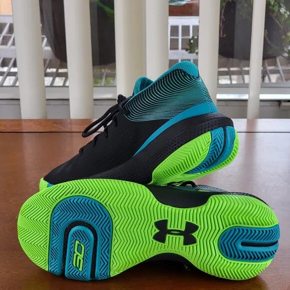 Under Armour Boys UA GS SC 3Zero III Basketball Shoes Leather 3022117 Size 7