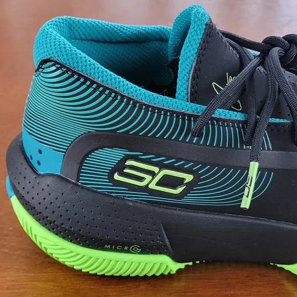 Under Armour Boys UA GS SC 3Zero III Basketball Shoes Leather 3022117 Size 7